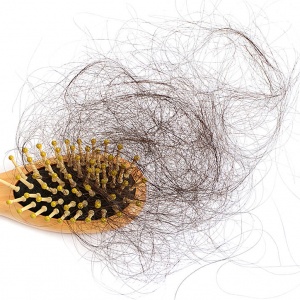 hair-loss-hairbrush-ladies